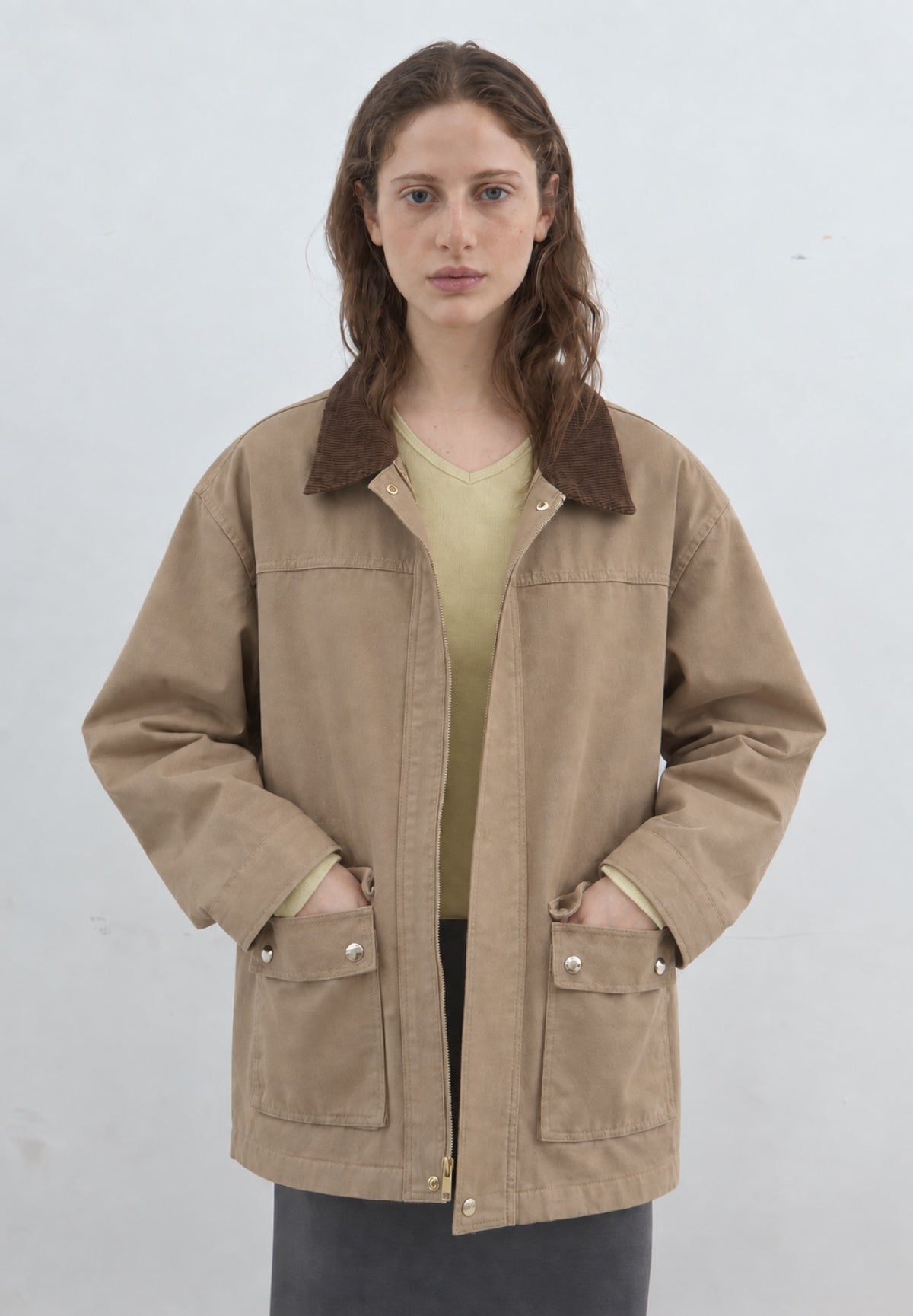 Corduroy-Collar Jacket in khaki, collar and pocket detail